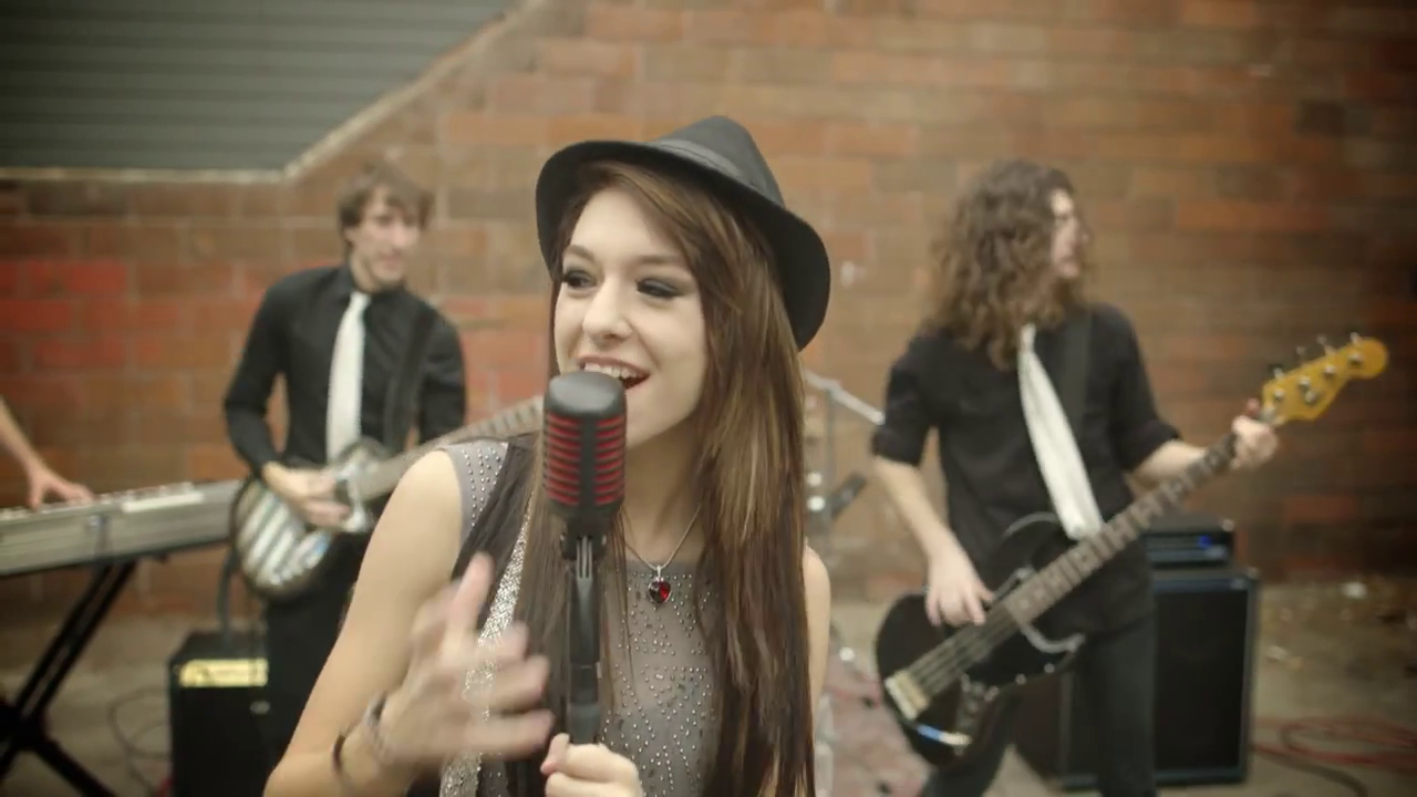 christina-grimmie-feelin-good-vlcsnap-2014-10-05-23h32m57s93